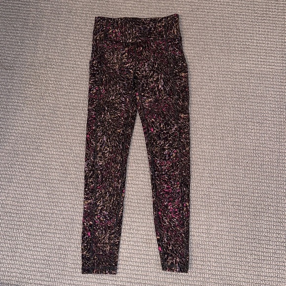 Lululemon high rise leggings with pockets, 25” size 2 - Picture 2 of 6